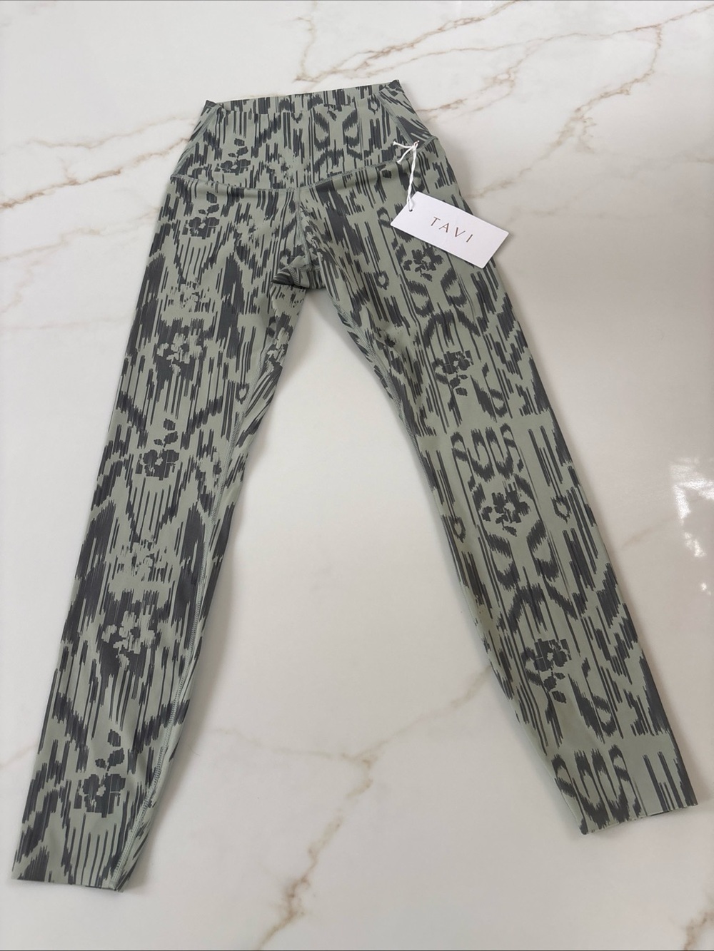 NWT women’s Tavi Sage Green cactus ikat Patterned Leggings small